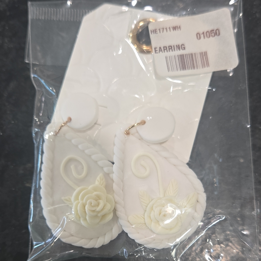 White Rose Floral Teardrop Earrings — Romantic Vintage Style NWT